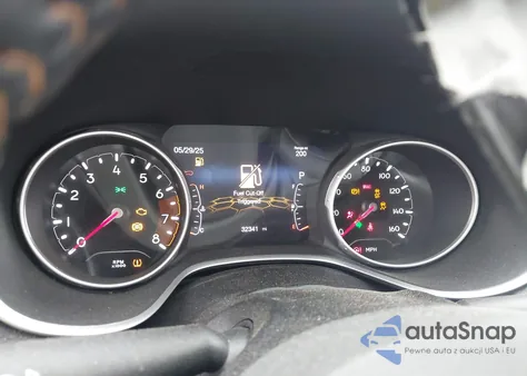 2021 Jeep Compass Latitude 4X4 z USA, uszkodzony, nr VIN 3C4NJDBBXMT575577